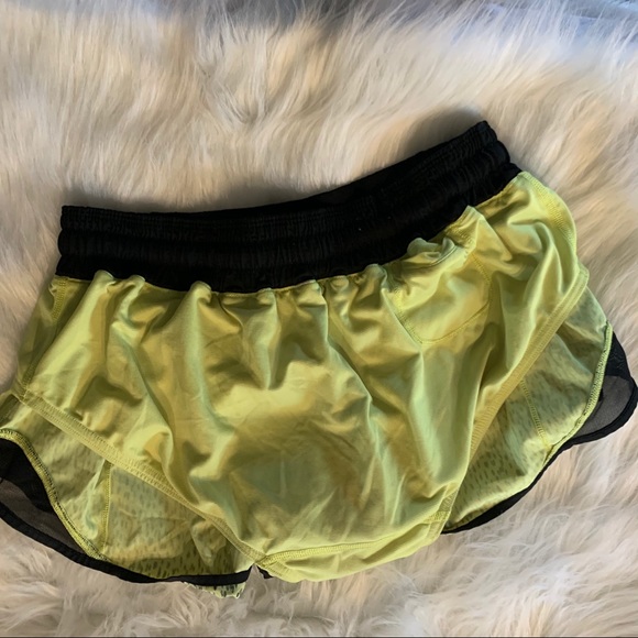 Lululemon Hotty Hot Shorts sz8 - Picture 8 of 10